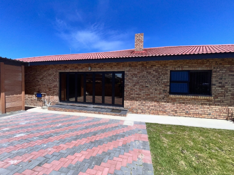 3 Bedroom Property for Sale in Wavecrest Eastern Cape